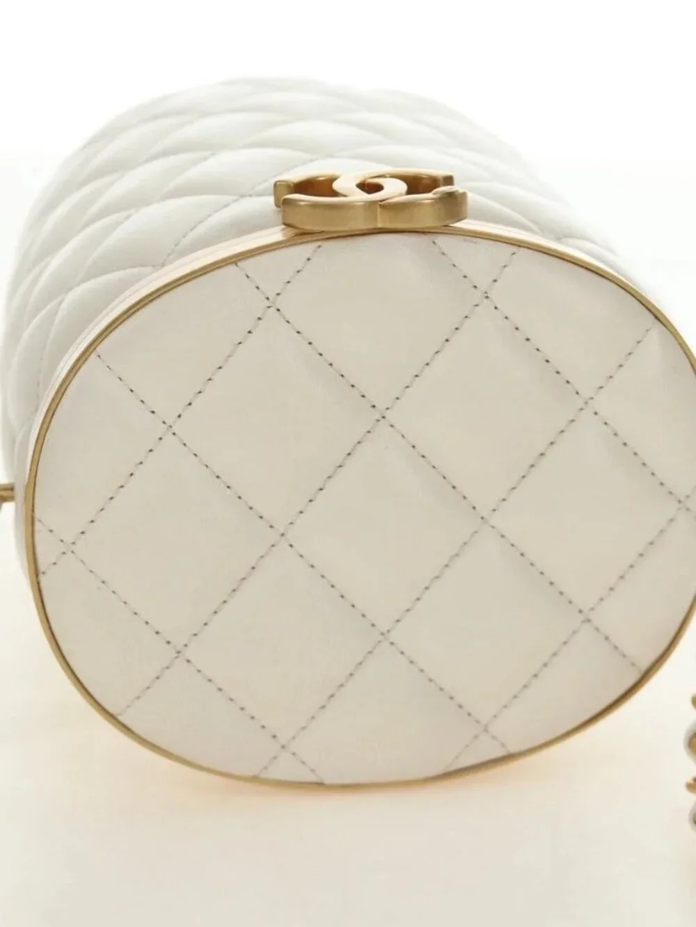 CHANEL Chain Matelasse Shoulder Bag Lamb Skin White Gold CC Auth BA13318M